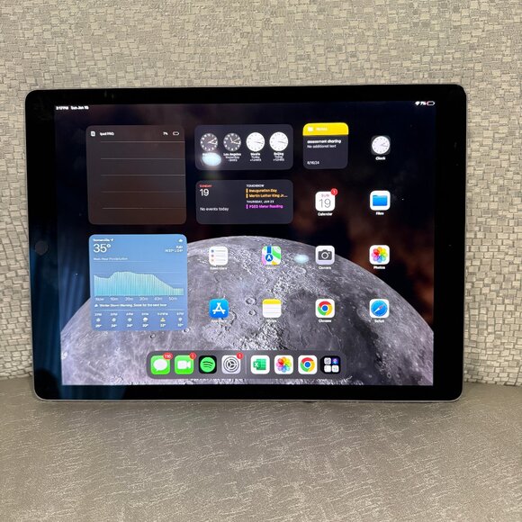 Apple iPad Pro 12.9-inch (2nd generation) A1670 64 GB, Wi-Fi, 12.9 in - Space... - Picture 1 of 7